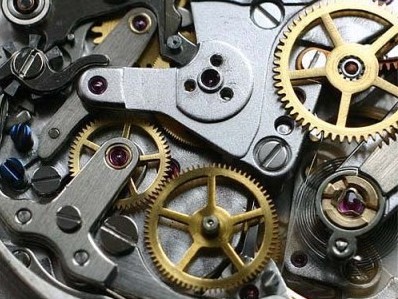 Картинка к материалу: «Бесплатный ремонт часов и швейных машинок»
