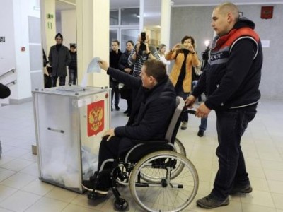 Картинка к материалу: «Жизнь инвалидов в России изменится, теперь помощь им пропишут в Конституции»