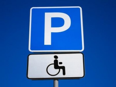 Картинка к материалу: «С 1 января 2021 года изменены правила на бесплатную парковку автомобиля инвалида»