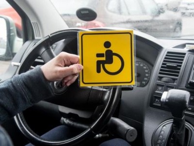Картинка к материалу: «Пенсионный фонд тоже будет принимать заявления для размещения сведений о транспортном средстве, управляемом инвалидом»