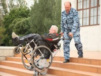инвалидная коляска по ступенькам