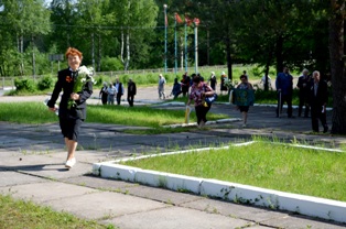 Путь к мемориальному комплексу в д. Астрача
