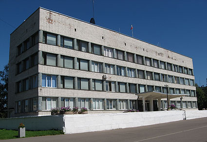 здание администрации Тихвина