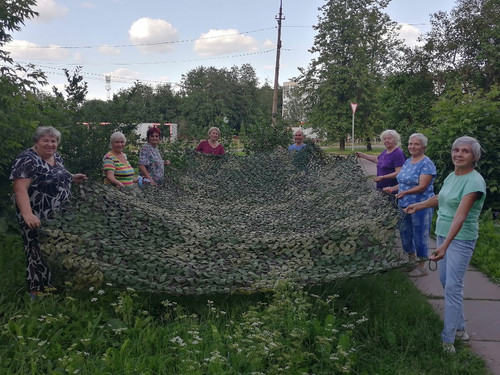 у офиса ТГО ЛОО ВОИ г. Тихвин 4 микрорайон дом 10